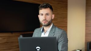 Kolik berou Ajťáci v Česku? Platy jsou závratné, vysoká škola se často nevyžaduje