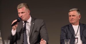 Projeďte se jako Turek: Český europoslanec má vlastní parodickou hru. Je zcela zdarma