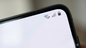 Dvě šipky na symbolu Wi-Fi na telefonech Samsung. 90 % Čechů netuší, jak moc užitečnou funkci mají. Využívejte ji