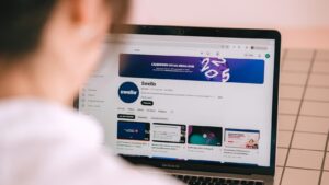 Platíte internet i lidem vedle? 3 neklamné znaky, že vám soused potají krade domácí Wi-Fi