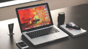 Chcete iPhone 17 či MacBook Neo? Od 349 Kč měsíčně může být Váš. Mobil Pohotovost spustila unikátní službu