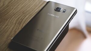 Samsung má velký problém. Kdo vlastní tento typ telefonu, má nárok na odškodnění 4 000 Kč