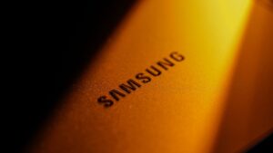 Zapomeňte na předražený iPhone. Samsung chystá telefon, který vám vyrazí dech