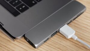 Které spotřebiče vytáhnout na noc ze zásuvky a které v ní naopak nechat? Toto je mimořádně důležitá informace
