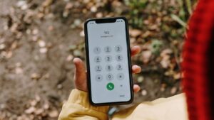 Každý chytrý telefon umí v nouzi sám přivolat pomoc a nahlásit polohu blízkým. Funkce je zdarma, stačí ji zapnout