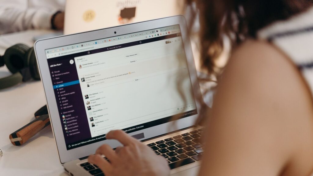 Nevyžádaný e-mail nemažte, varují experti. Podvodníkům tak otevíráte dveře a sami sebe vystavujete riziku