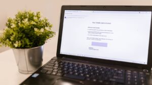 Velká lež, které připravila o peníze tisíce lidí: Jak poznat podvodný či zavirovaný soubor na počítači?