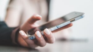 Zapomeňte na iPhony i na drahé Samsungy. Toto jsou 3 nejlepší mobily na trhu, které vás nezruinují