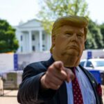 Trump chce mít pod kontrolou umělou inteligenci, aby ochránil lidstvo. Hrozí pokutou 20 milionů dolarů denně