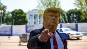 Trump chce mít pod kontrolou umělou inteligenci, aby ochránil lidstvo. Hrozí pokutou 20 milionů dolarů denně