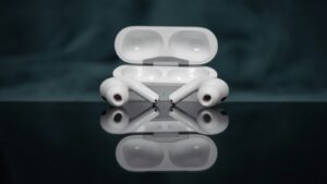 Kamery přímo v uších: Apple chystá revoluční AirPods, Přijdou na podzim