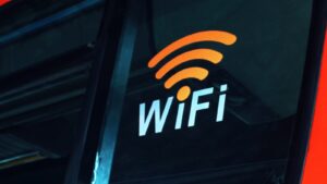 Při odchodu z domova důsledně vypínejte Wi-Fi na mobilu. Kdo to nedělá, chytí se dříve či později do pasti