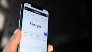 Ztracený telefon, zapomenuté heslo a jedna selfie: Nová funkce od Googlu slibovala zázrak, jenže hackeři ji prolomili za týden