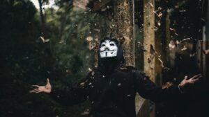 Hackeři vymysleli tričko, které vás učiní neviditelnými pro policejní kamery