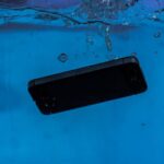 Zapomeňte na rýži. Když utopíte telefon, rychle udělejte úplně něco jiného