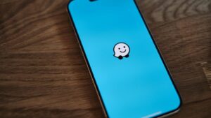 Řidiči zuří: Waze v Android Auto zešílel a řidičům ukazuje jen prázdnou mapu
