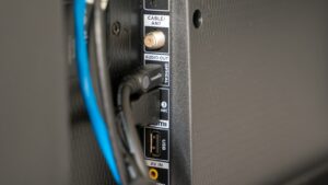 Většina Čechů HDMI port na televizi zapojujete špatně. Připravujete se o kvalitní zvuk a filmy vůbec neužijete
