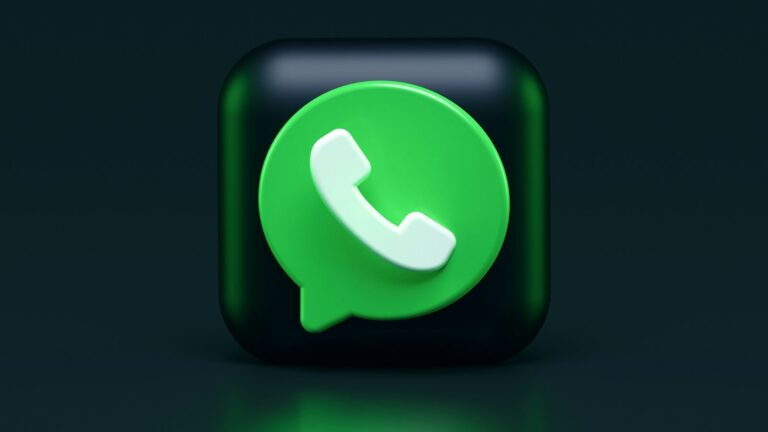 A green speech bubble icon with a white telephone handset on a dark background