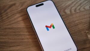 Google nasadil hlasového asistenta přímo do Gmailu. Stačí se zeptat, co potřebujete