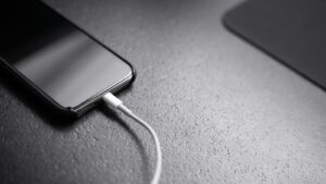 Můžete telefonovat při nabíjení? 90 % Čechů to netuší