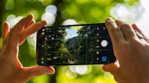 Zapomeňte na iPhone. Nejlepší foťák v Česku má úplně jiný mobil a stojí zlomek ceny