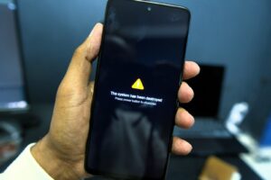 Nový virus v mobilech ukradne PIN a ještě tajně pořídí vaše fotky