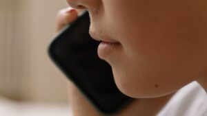 Českem se šíří zákeřný telefonní podvod. Toto je seznam předvoleb, na které nesmíte zavolat zpět, nebo se nedoplatíte