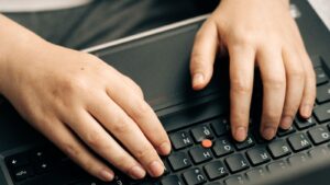 Myši a klávesnice brzy skončí: Nahradí je něco úžasného, co ušetří 90 % práce
