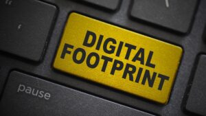 KVÍZ: Kdo všechno sleduje vaše online kroky? Otestujte se, jak hlubokou digitální stopu za sebou necháváte