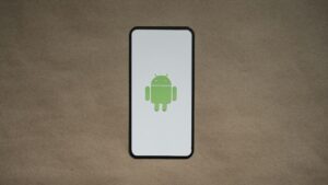 Jak zlepším kvalitu hovorů v Android telefonu, když špatně slyším já nebo druhá strana?