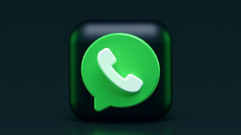 A green speech bubble icon with a white telephone handset on a dark background