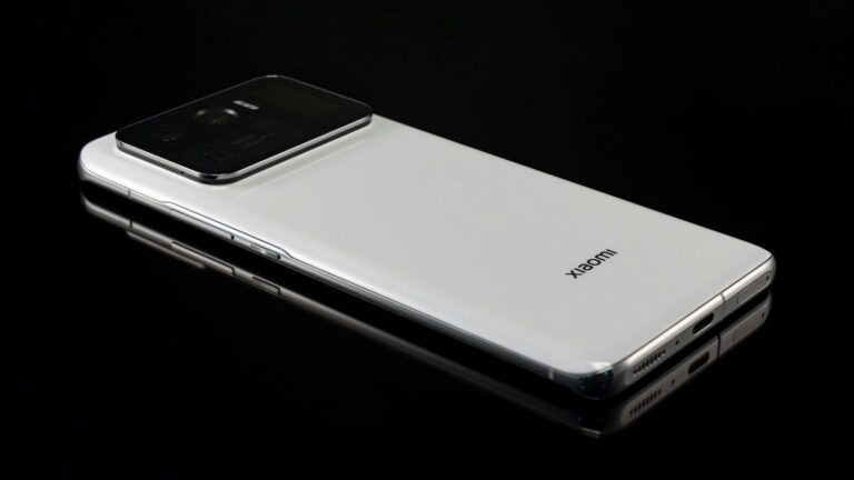 silver samsung galaxys 6 edge